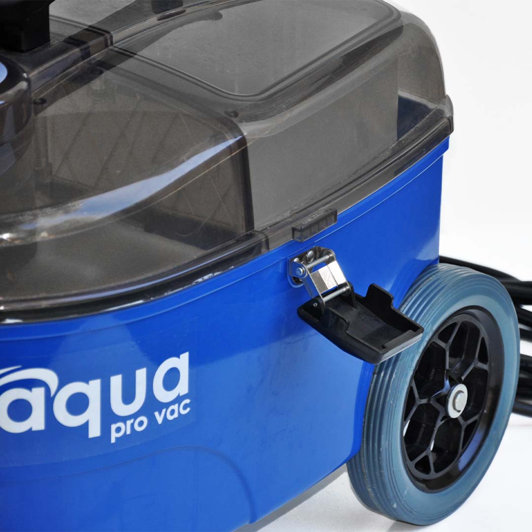 Aqua Pro Vac - Close-up of the blue extractor showing the transparent lid, secure locking clip, and smooth-rolling wheel.