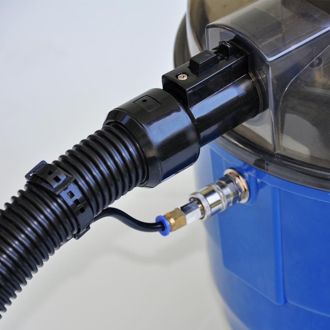 Aqua Pro Vac - Detailed view of the flexible hose and quick connector attached to the extractor.